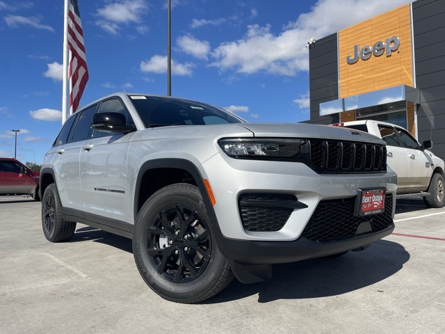 2025 Jeep Grand Cherokee Altitude's photo