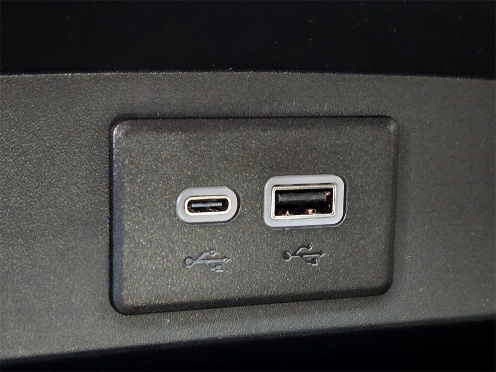 2024 Gmc Yukon SLE photo 22