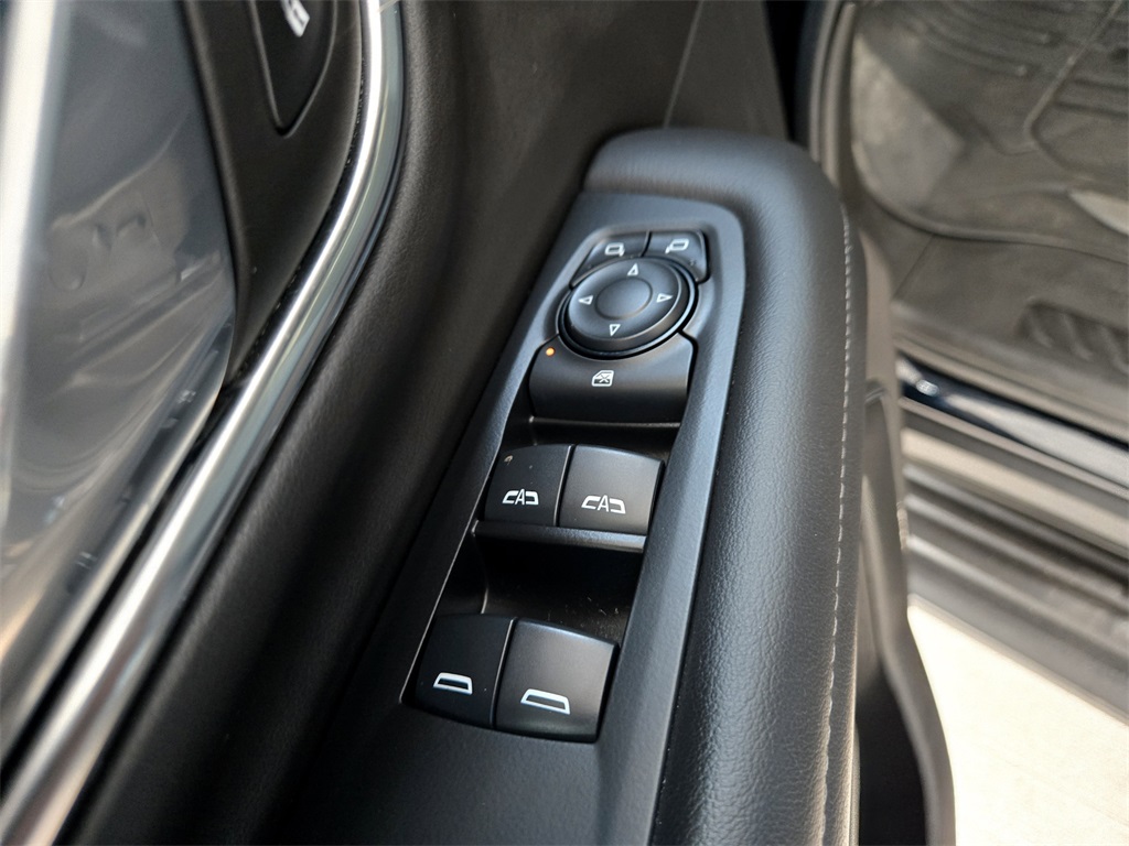 2024 Gmc Yukon SLE photo 32