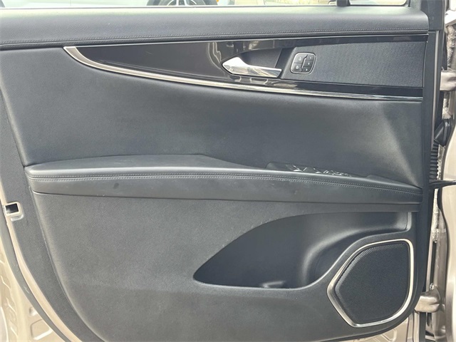 used 2021 Lincoln Nautilus car, priced at $26,991