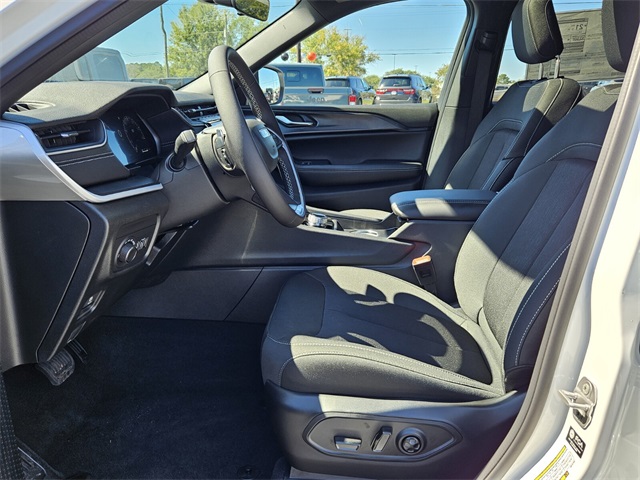 2025 Jeep Grand Cherokee L Laredo X 4x4