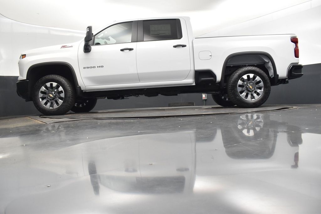 2025 Summit White Chevrolet Silverado 2500HD Custom 4X4 Truck