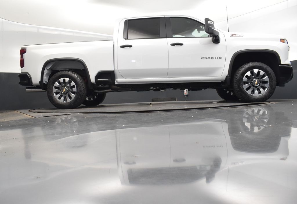 2025 Summit White Chevrolet Silverado 2500HD Custom 4X4 Truck