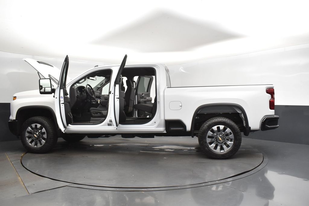 2025 Summit White Chevrolet Silverado 2500HD Custom 4X4 Truck