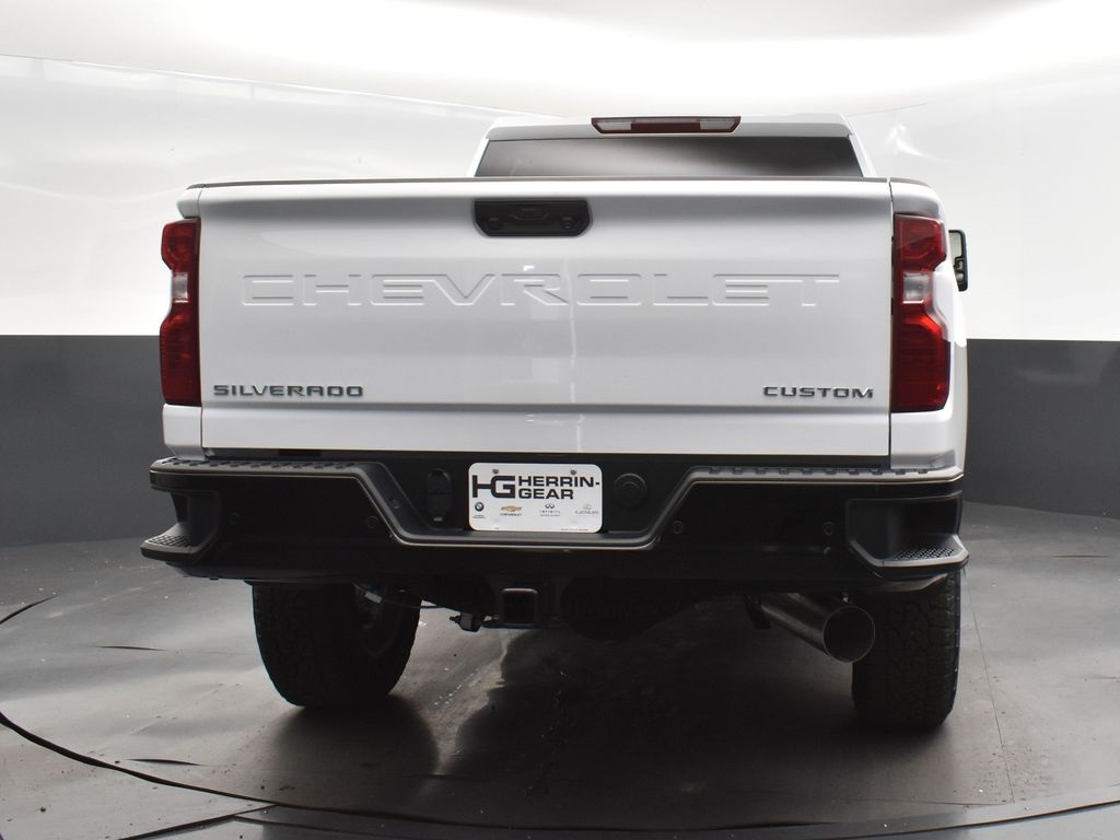 2025 Summit White Chevrolet Silverado 2500HD Custom 4X4 Truck