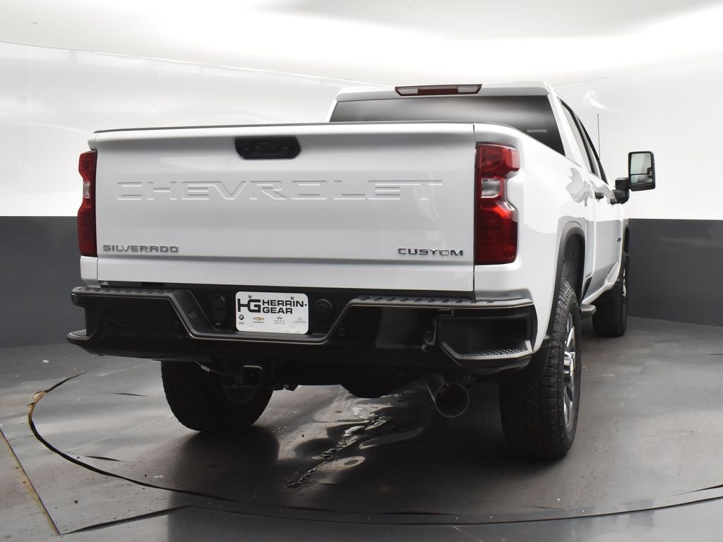 2025 Summit White Chevrolet Silverado 2500HD Custom 4X4 Truck