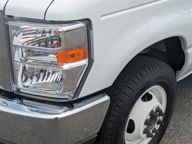 2024 Ford E-350 photo 9