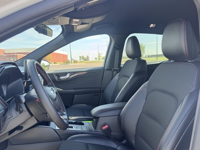 2025 Ford Escape ST-Line photo 4