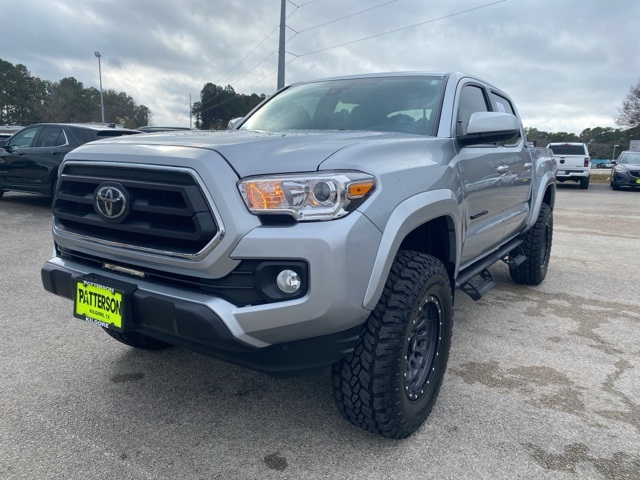 2022 Toyota Tacoma SR5's photo