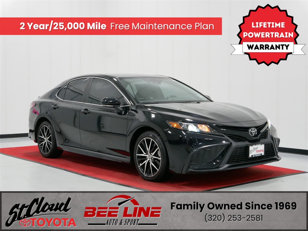 2023 Toyota Camry SE's photo