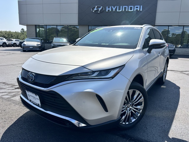 2022 Gray Toyota Venza XLE SUV