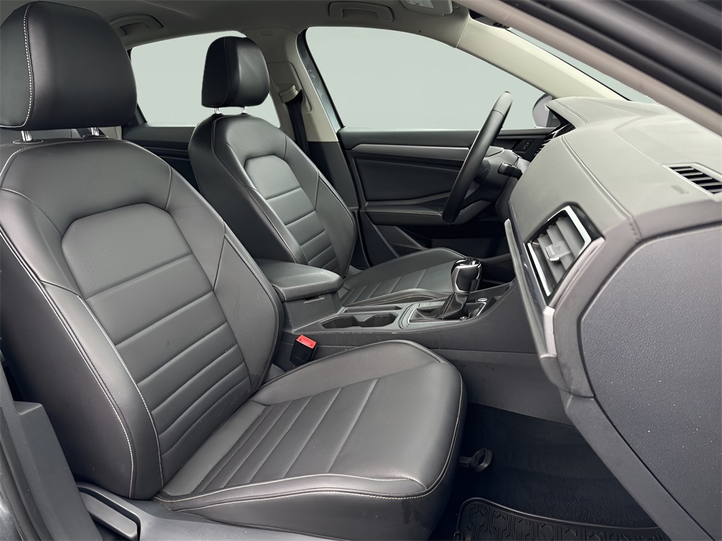 2022 Volkswagen Jetta 1.5T SE photo 2