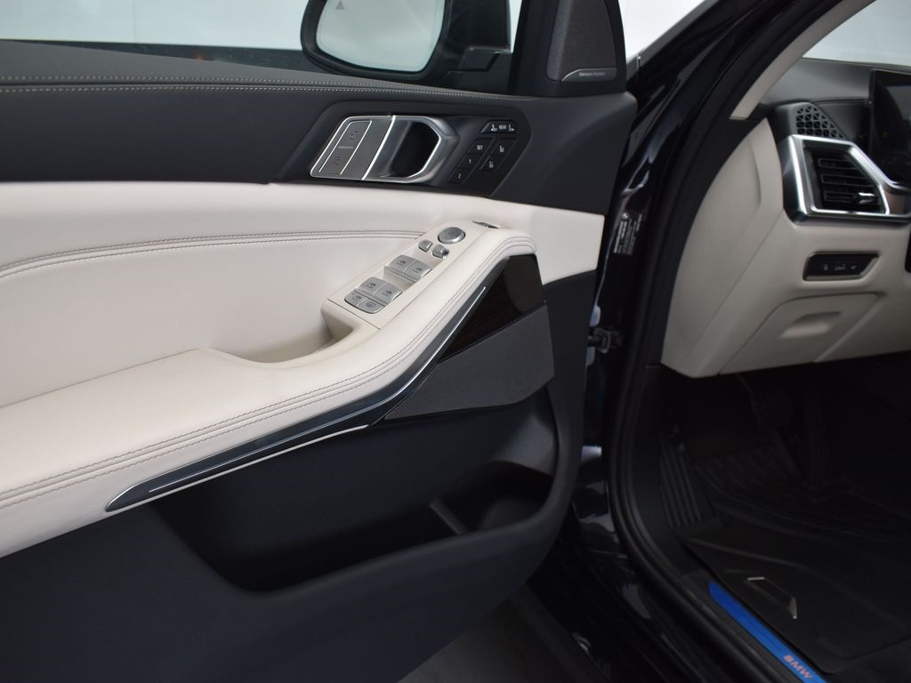 2026 Black Sapphire Metallic BMW X7 xDrive40i AWD SUV