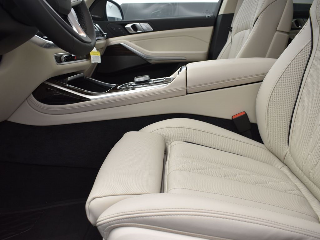 2026 Black Sapphire Metallic BMW X7 xDrive40i AWD SUV
