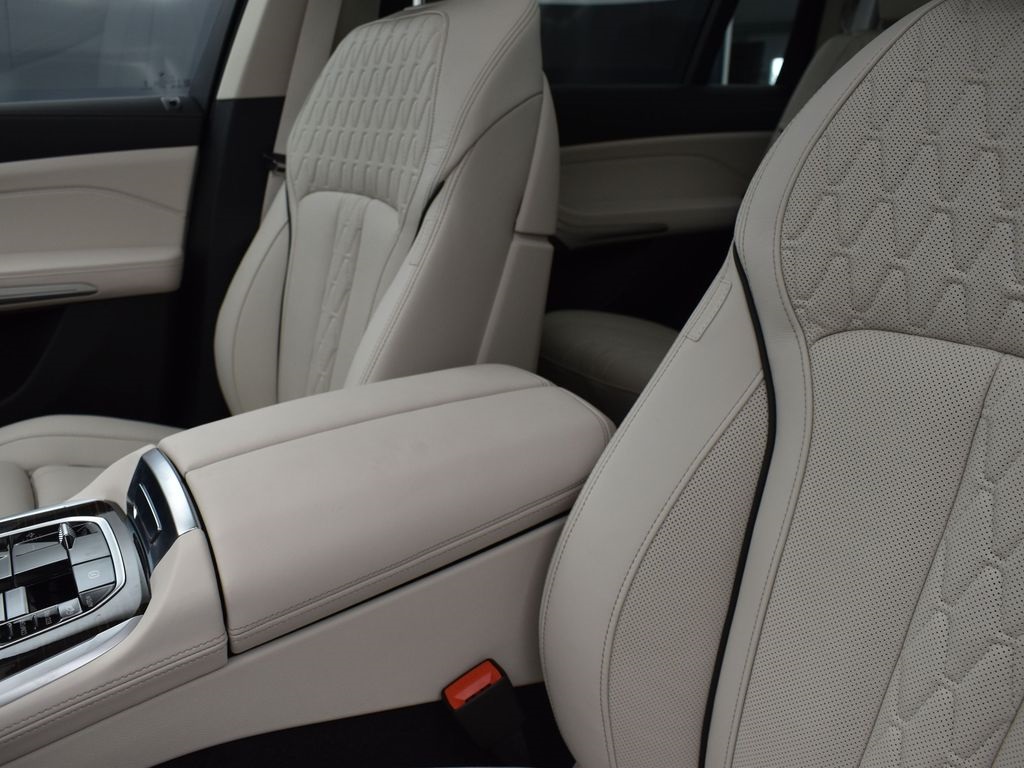 2026 Black Sapphire Metallic BMW X7 xDrive40i AWD SUV