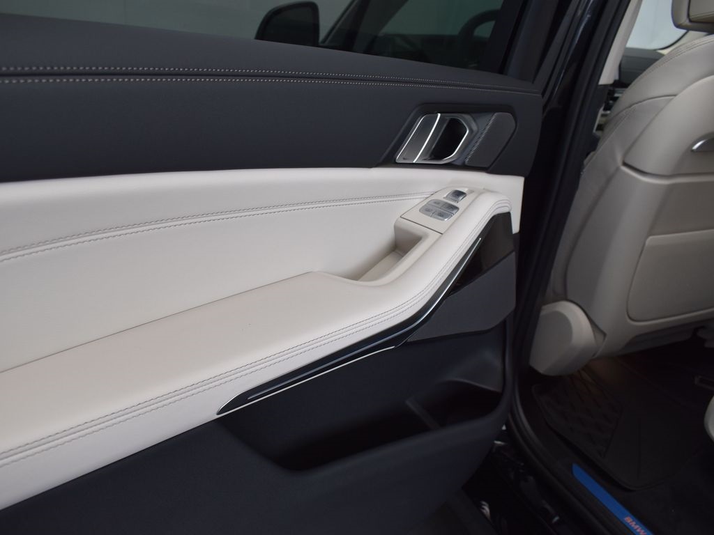 2026 Black Sapphire Metallic BMW X7 xDrive40i AWD SUV