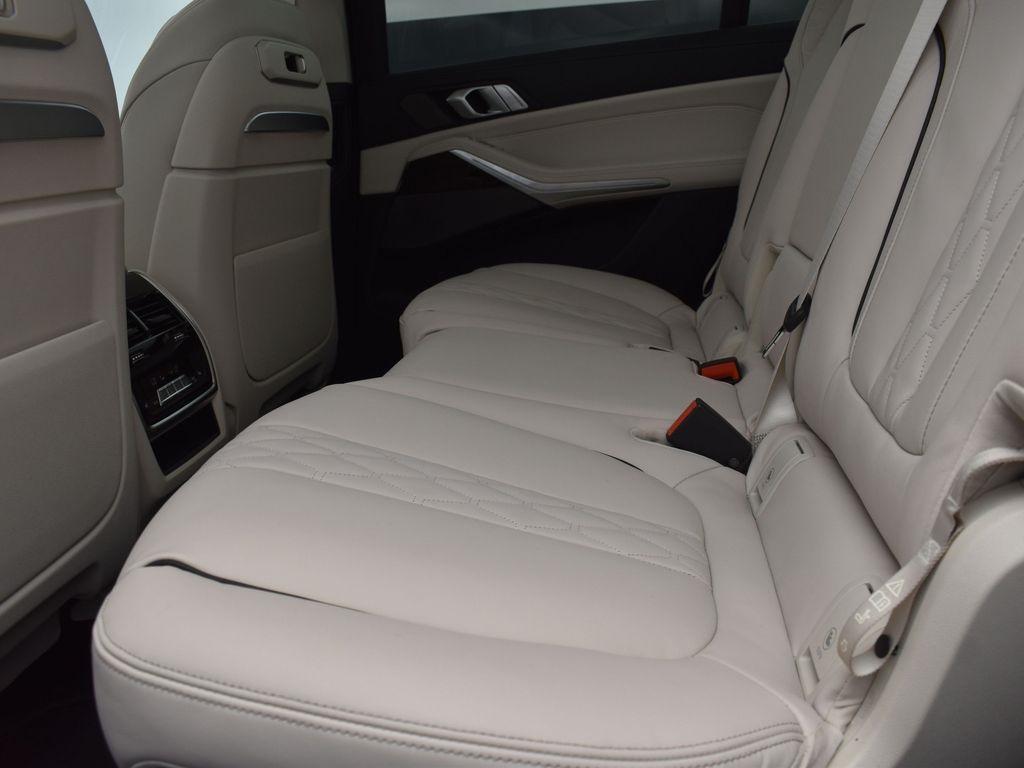 2026 Black Sapphire Metallic BMW X7 xDrive40i AWD SUV