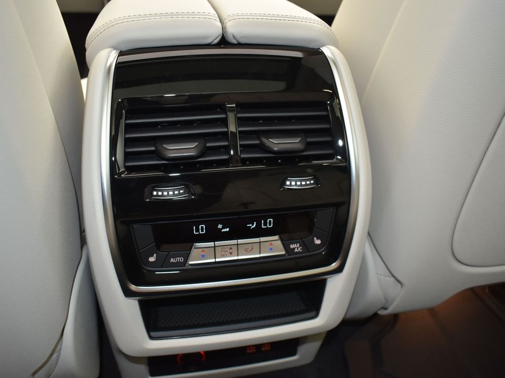 2026 Black Sapphire Metallic BMW X7 xDrive40i AWD SUV