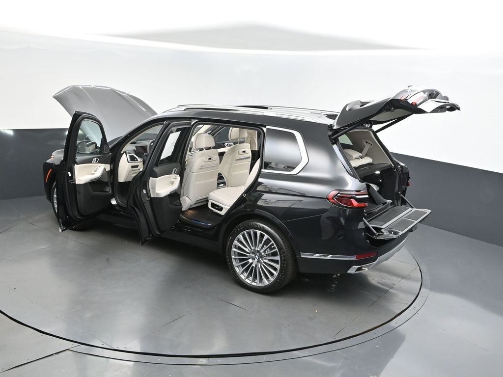 2026 Black Sapphire Metallic BMW X7 xDrive40i AWD SUV