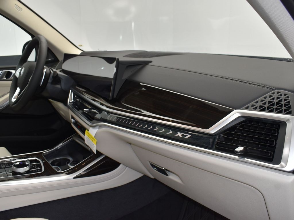 2026 Black Sapphire Metallic BMW X7 xDrive40i AWD SUV