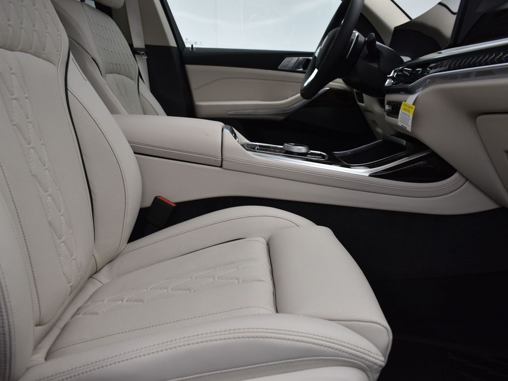 2026 Black Sapphire Metallic BMW X7 xDrive40i AWD SUV