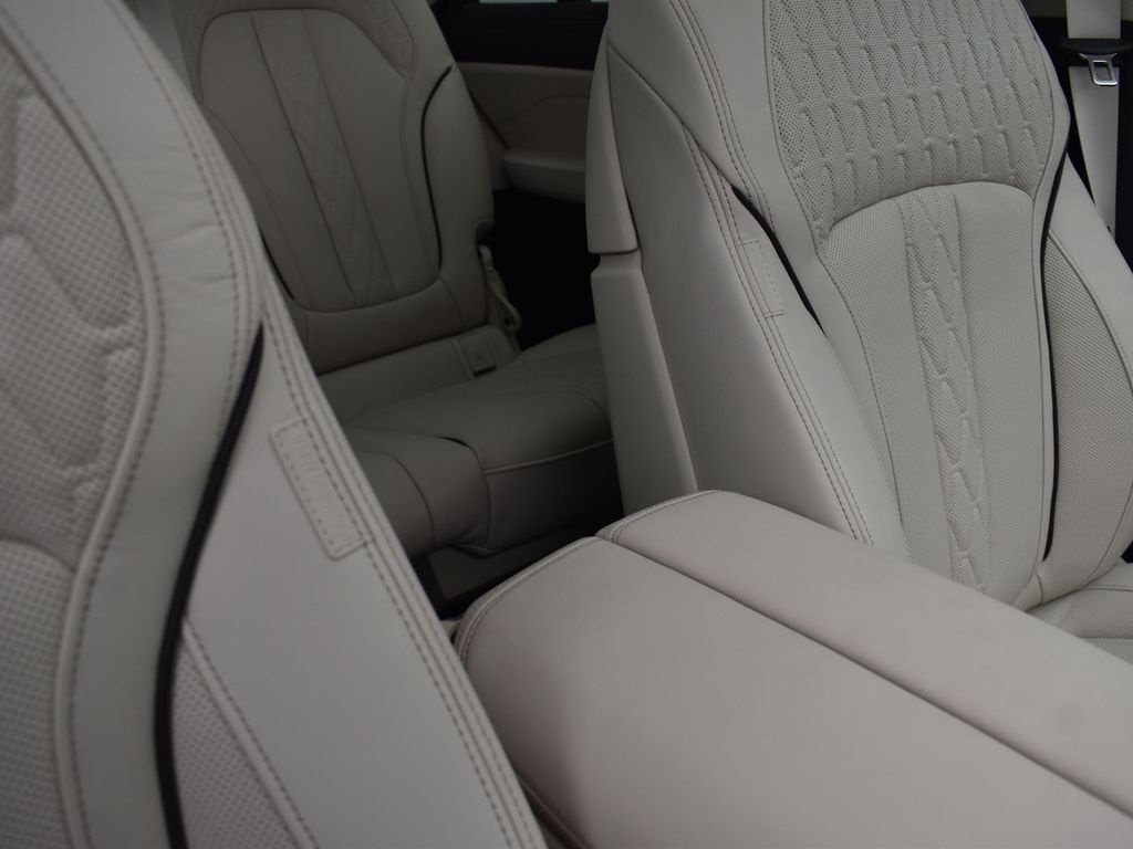2026 Black Sapphire Metallic BMW X7 xDrive40i AWD SUV