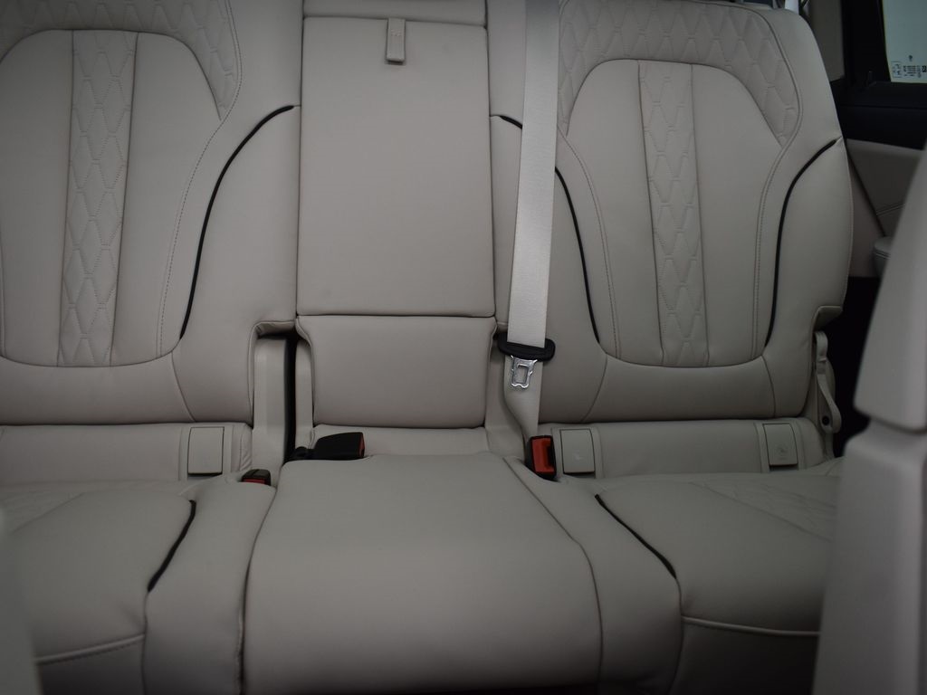 2026 Black Sapphire Metallic BMW X7 xDrive40i AWD SUV