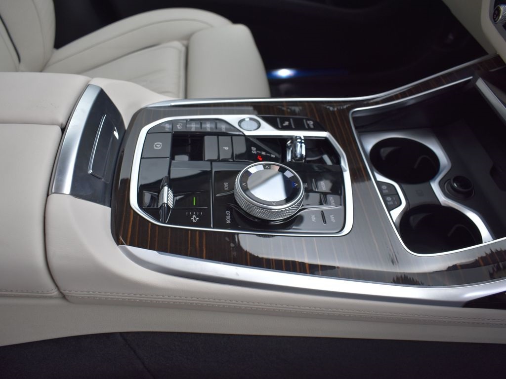 2026 Black Sapphire Metallic BMW X7 xDrive40i AWD SUV