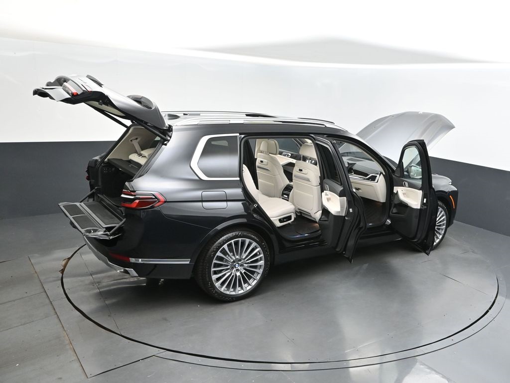 2026 Black Sapphire Metallic BMW X7 xDrive40i AWD SUV