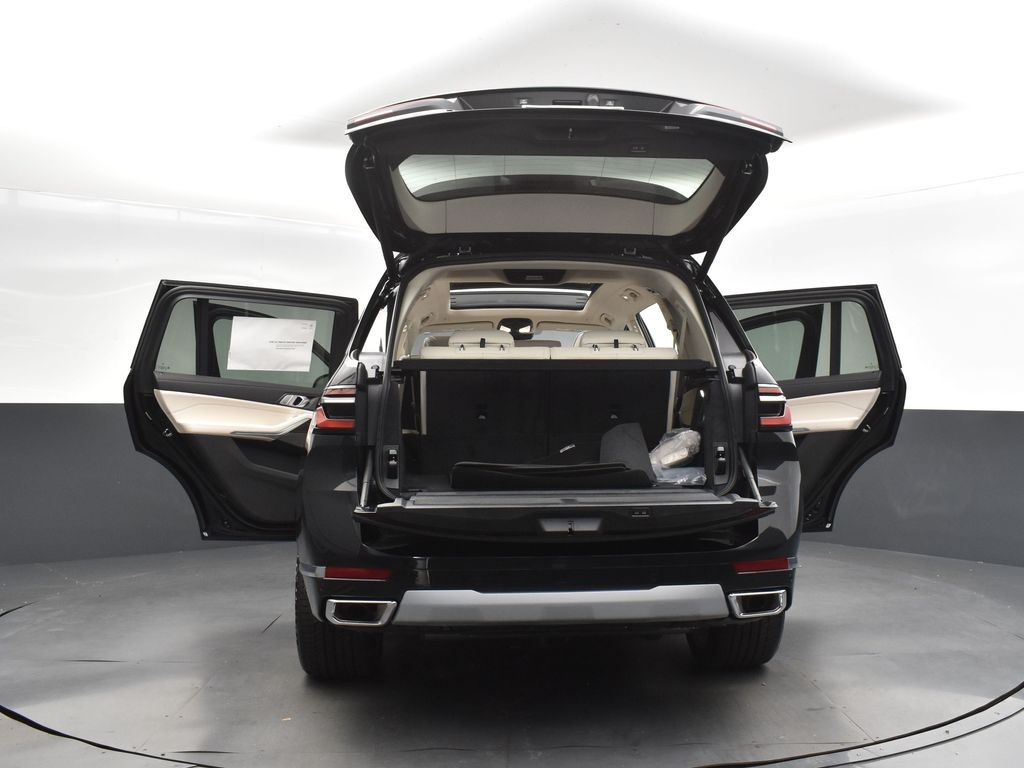 2026 Black Sapphire Metallic BMW X7 xDrive40i AWD SUV