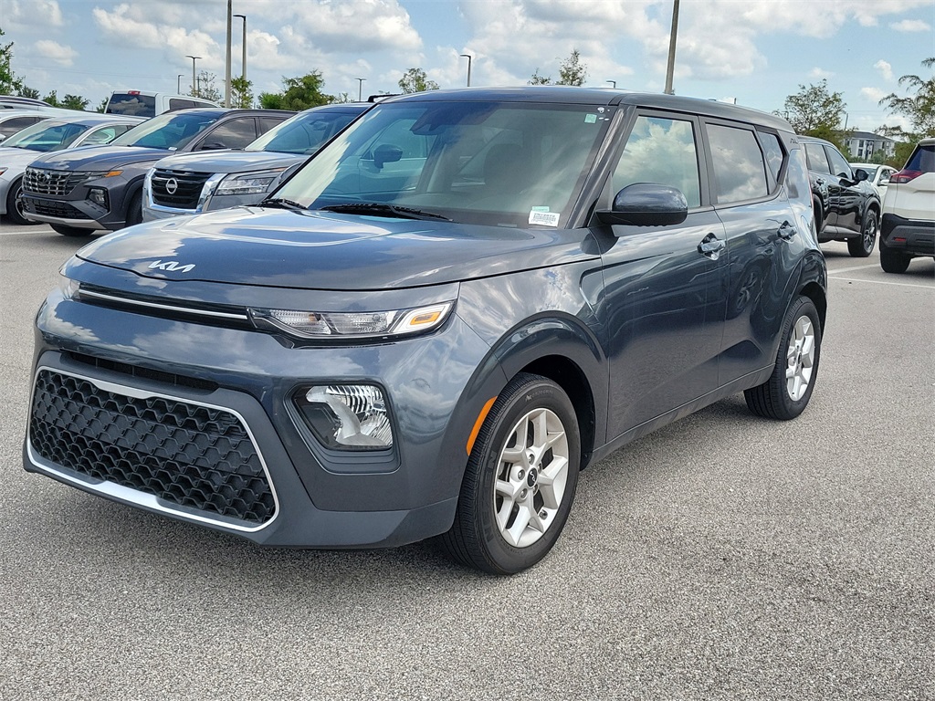 2022 Gravity Gray Kia Soul LX FWD Hatchback