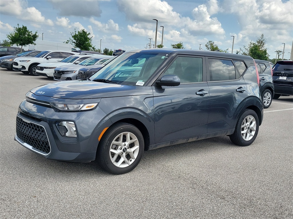 2022 Gravity Gray Kia Soul LX FWD Hatchback
