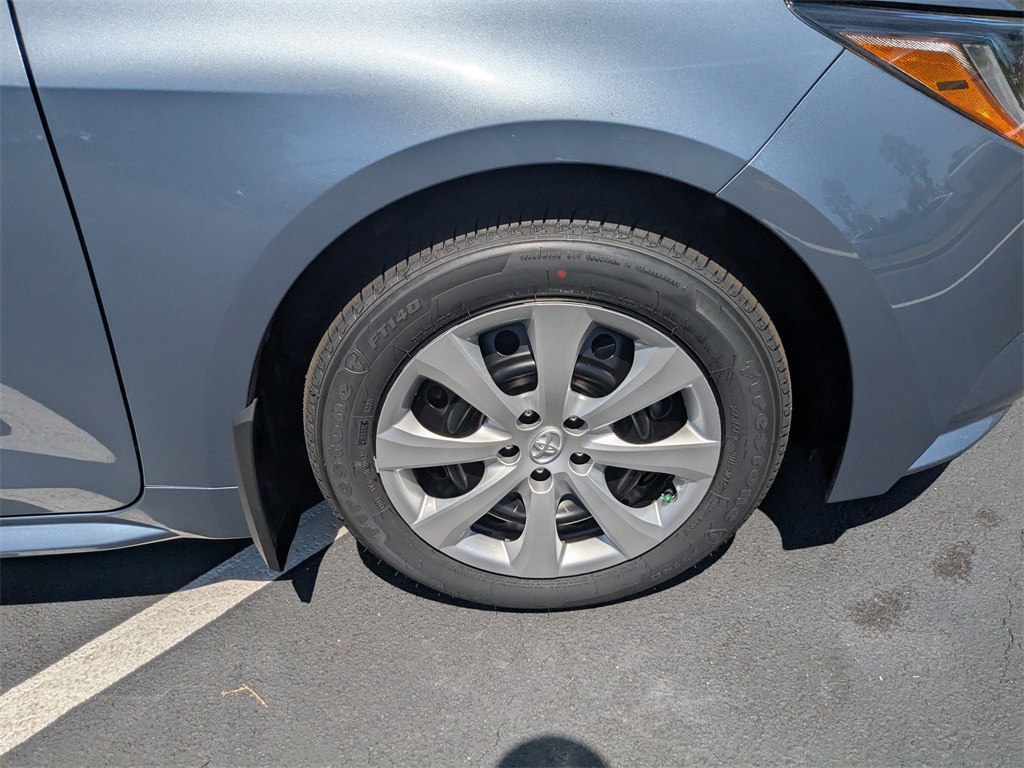 2025 Toyota Corolla LE photo 10