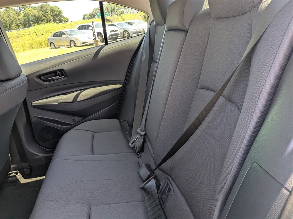 2025 Toyota Corolla LE photo 12
