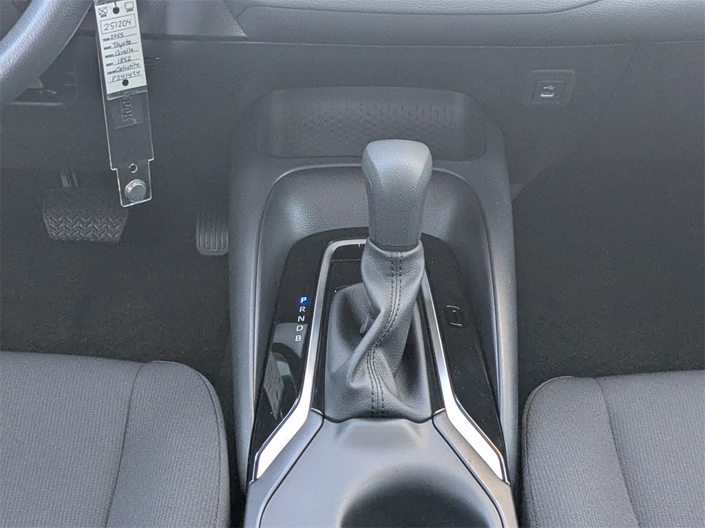 2025 Toyota Corolla LE photo 17