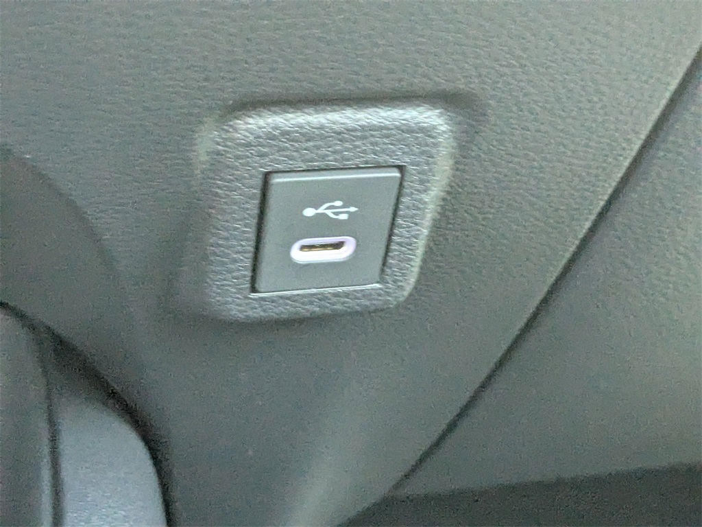 2025 Toyota Corolla LE photo 19