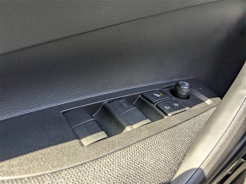 2025 Toyota Corolla LE photo 20