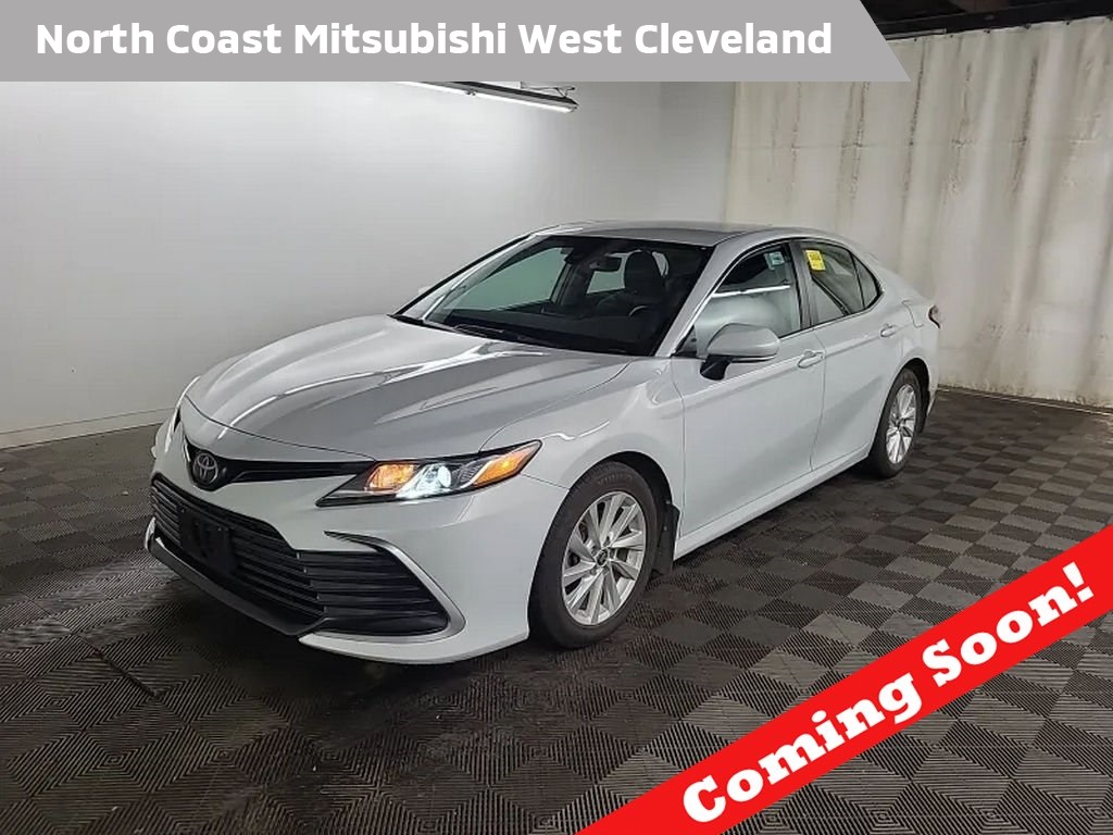 2022 Toyota Camry LE's photo