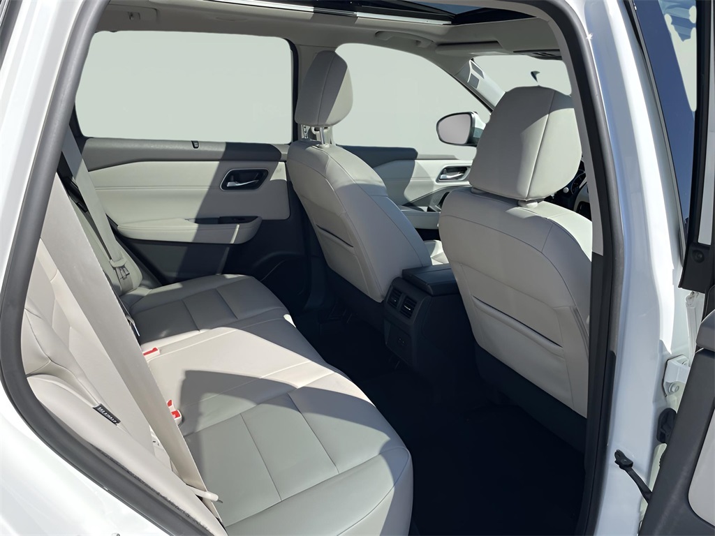 2021 Nissan Rogue SV AWD photo 2
