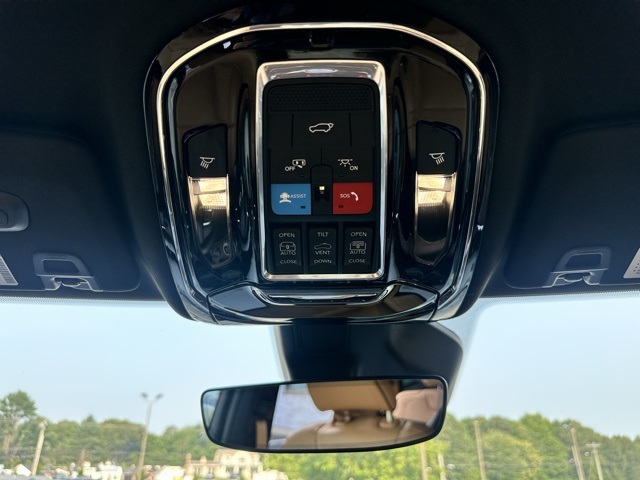 2023 Diamond Black Crystal Pearlcoat Jeep Grand Cherokee L Summit 4X4 SUV