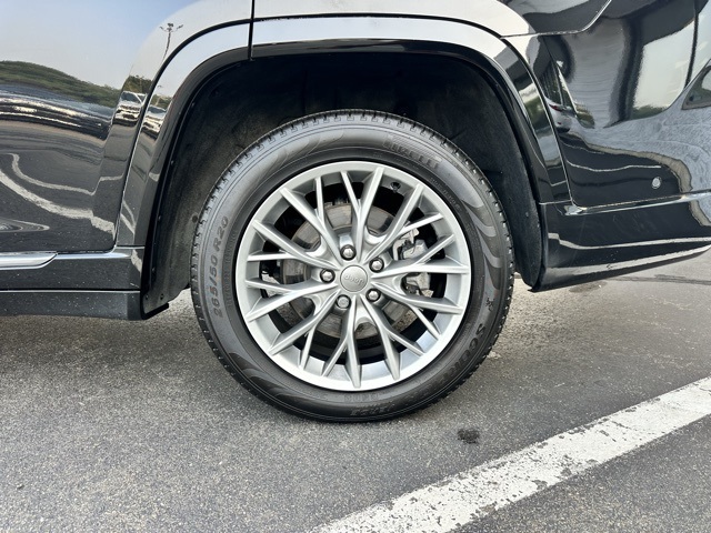 2023 Diamond Black Crystal Pearlcoat Jeep Grand Cherokee L Summit 4X4 SUV