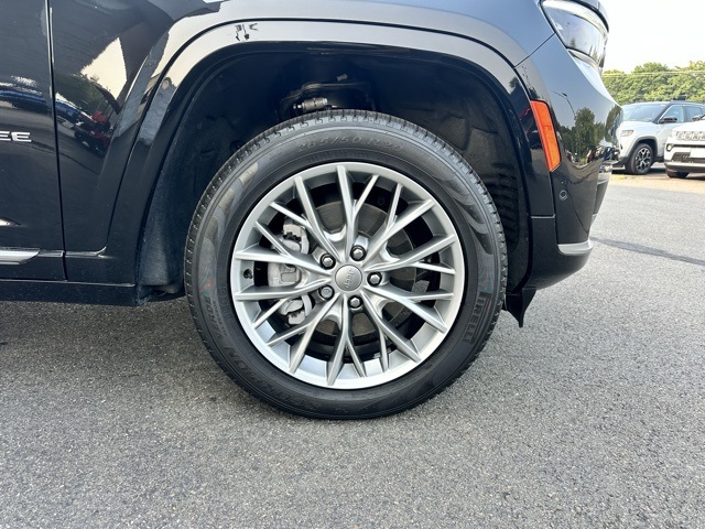 2023 Diamond Black Crystal Pearlcoat Jeep Grand Cherokee L Summit 4X4 SUV