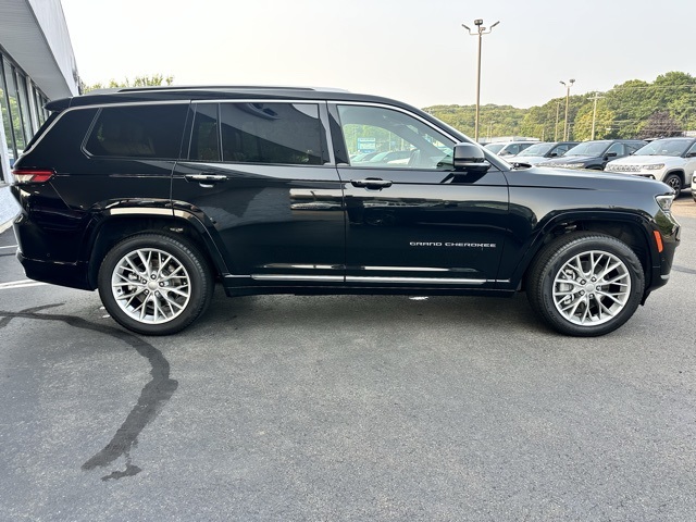 2023 Diamond Black Crystal Pearlcoat Jeep Grand Cherokee L Summit 4X4 SUV