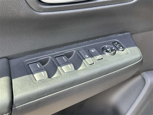 2025 Honda CR-V LX photo 14