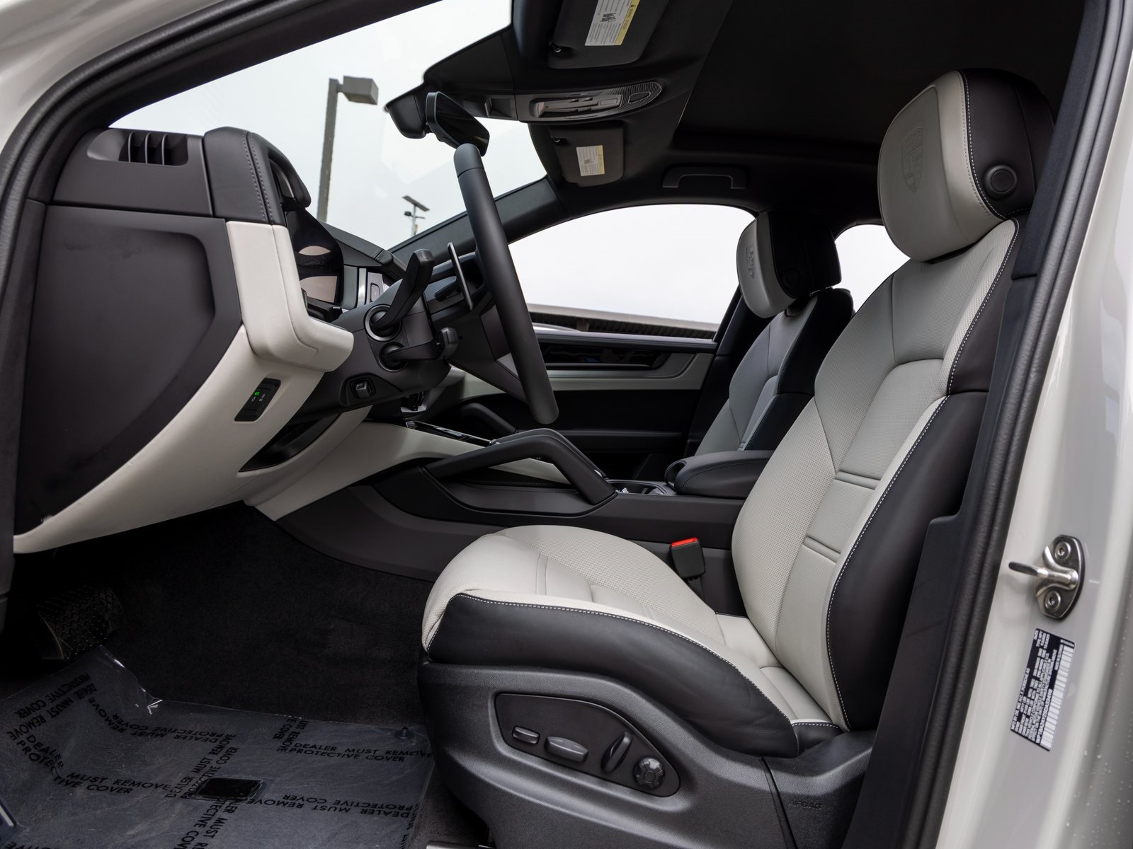 2025 Porsche Cayenne Coupe photo 21