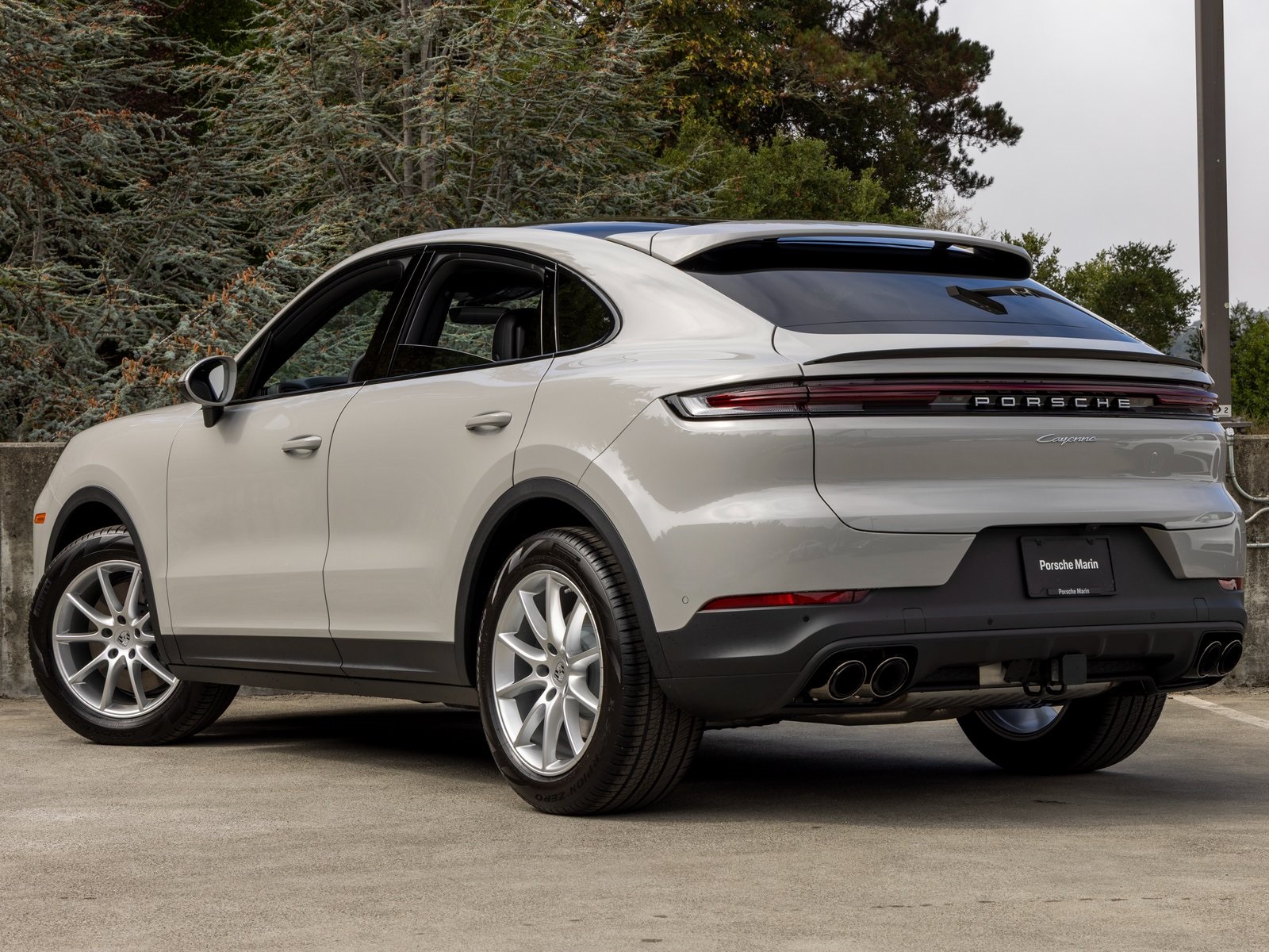2025 Porsche Cayenne Coupe photo 2