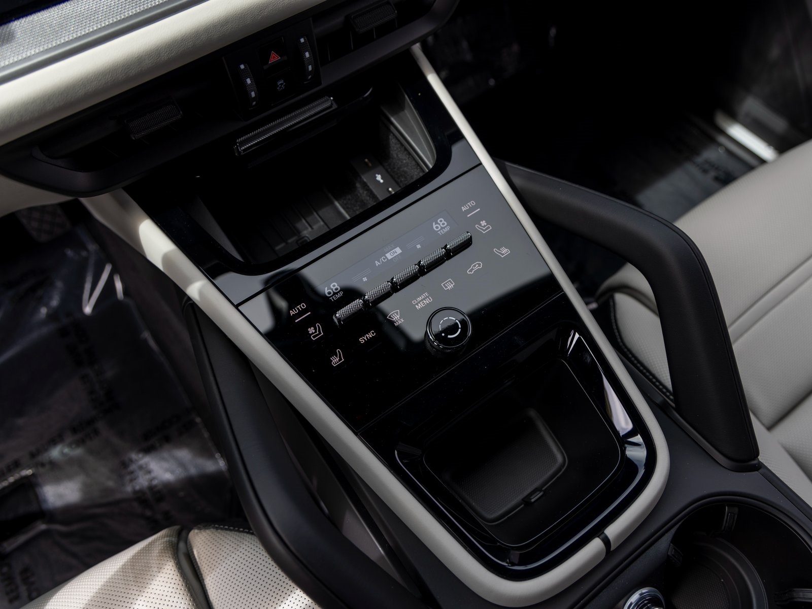 2025 Porsche Cayenne Coupe photo 26