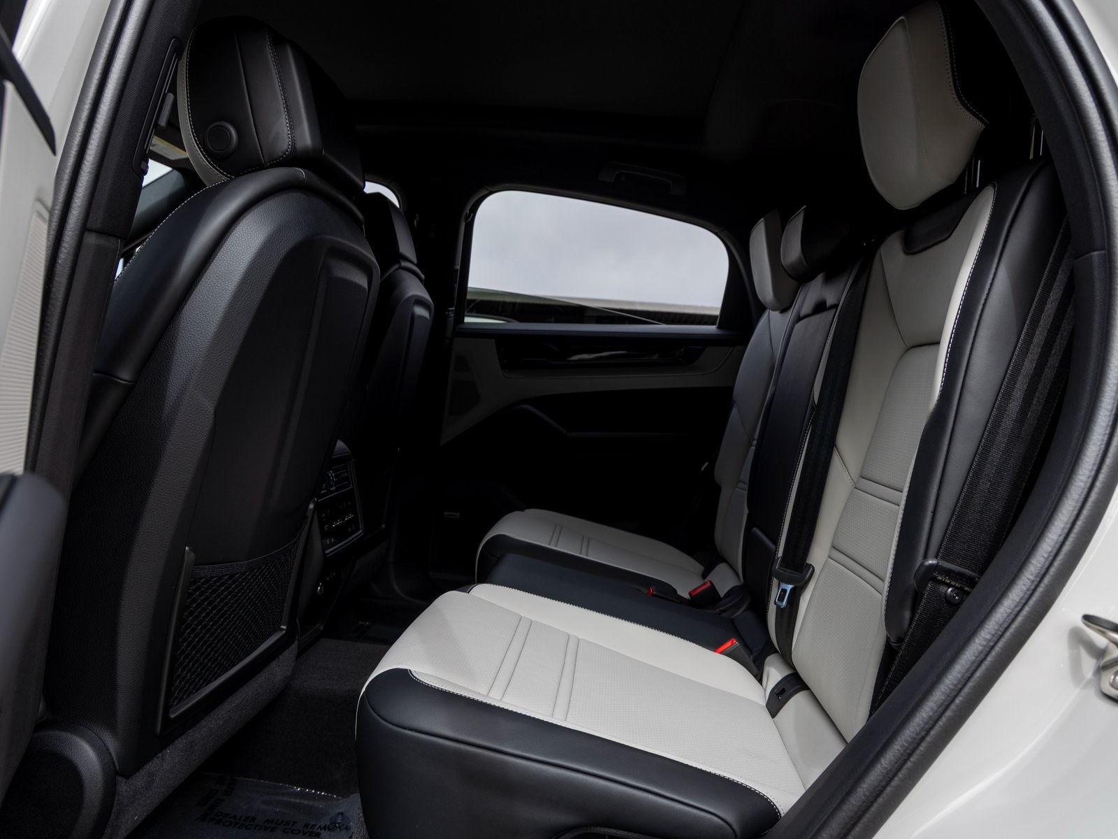 2025 Porsche Cayenne Coupe photo 29