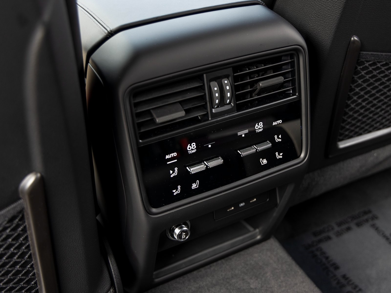 2025 Porsche Cayenne Coupe photo 30
