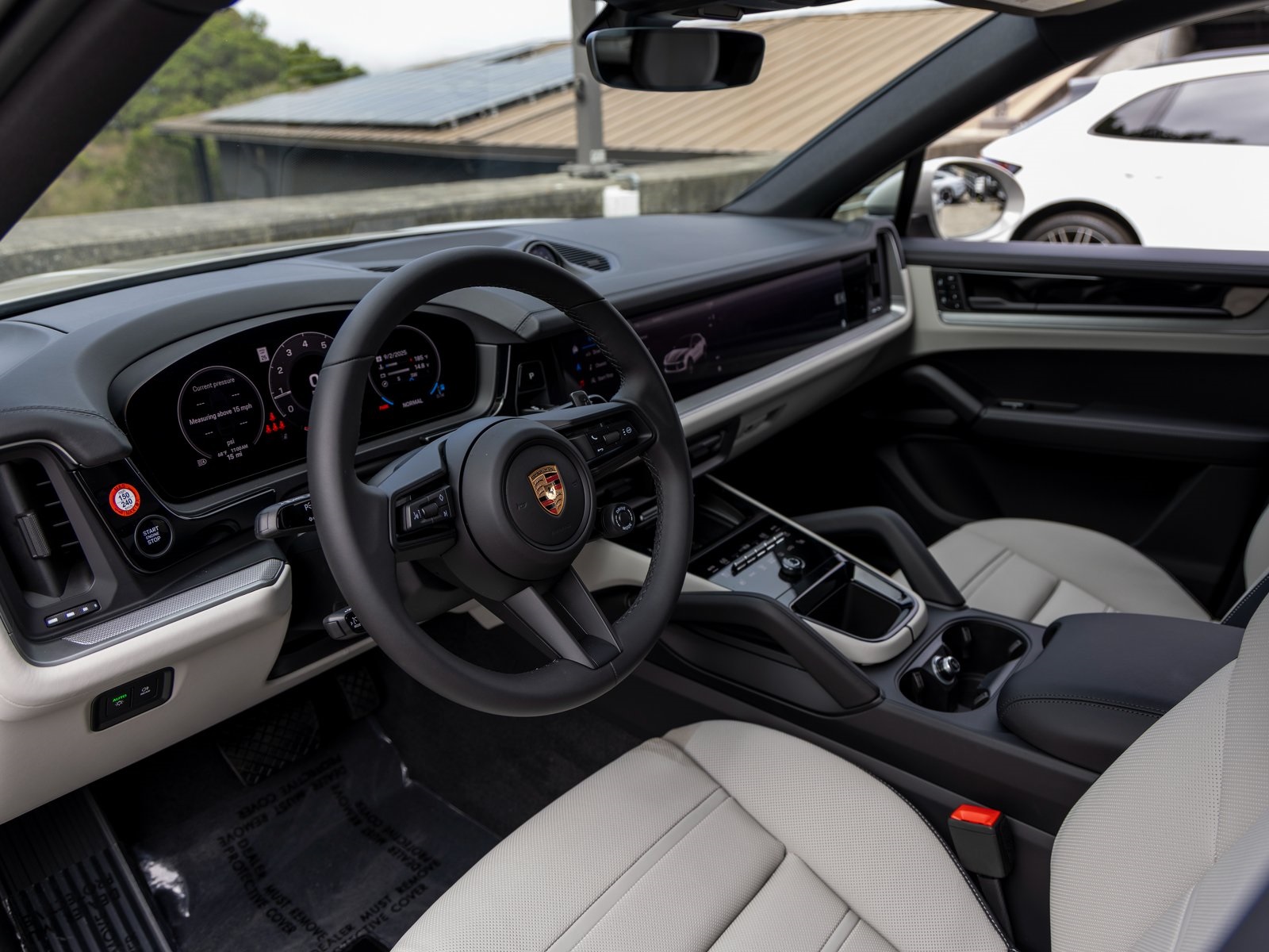 2025 Porsche Cayenne Coupe photo 3